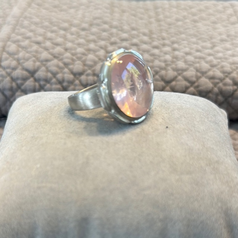 Bague en argent avec pierre rose